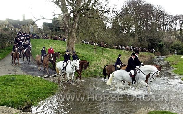 Heythrop-fox-hunt-121812.jpg